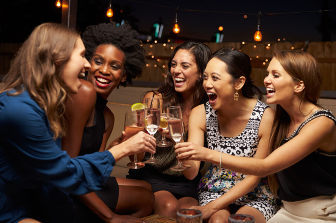 El aumento del consumo de alcohol en mujeres: un fenómeno alarmante, sus consecuencias y la lucha por la salud